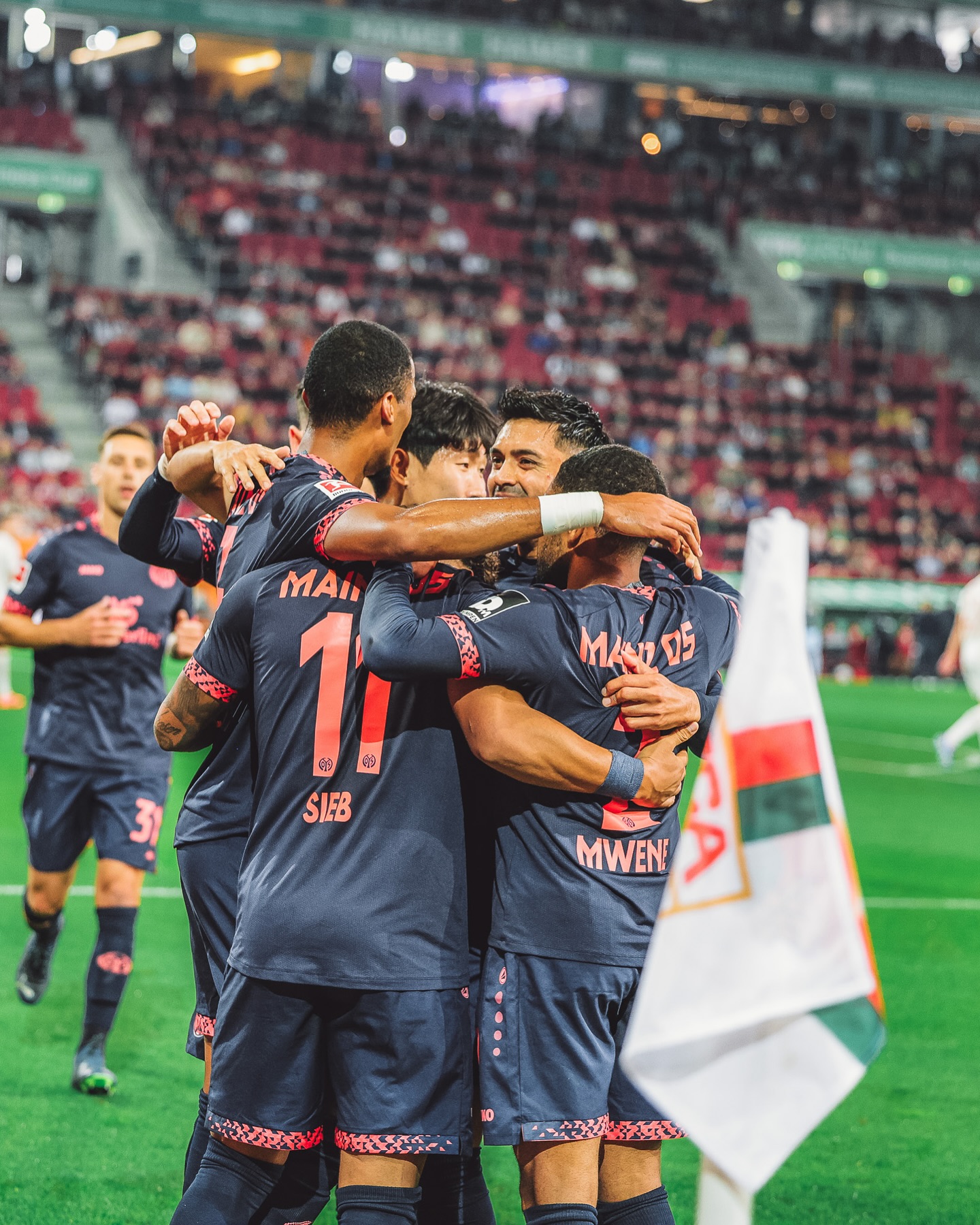 包含美因茨球员表现抢眼，帮助球队连胜的词条