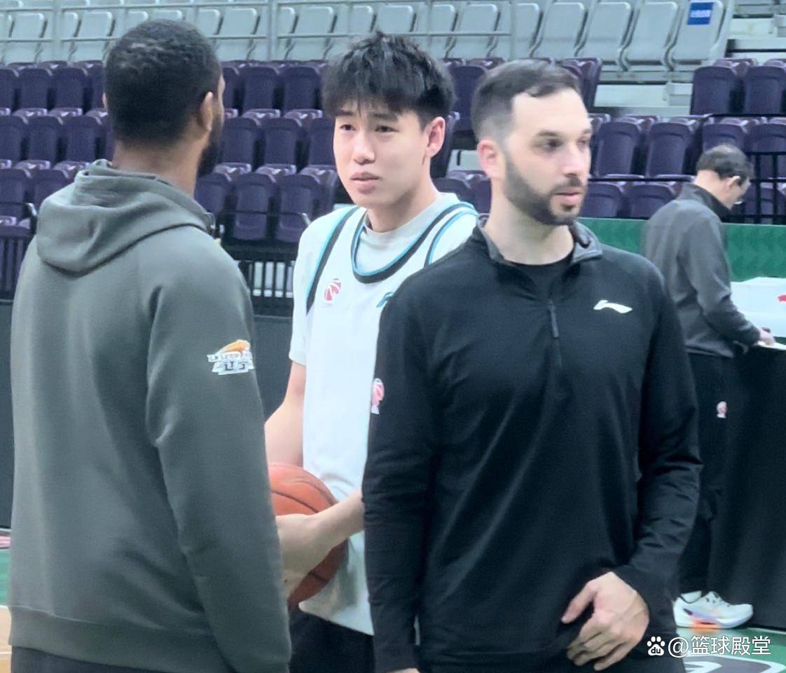 主帅心情大好，球员积极备战下一场比赛