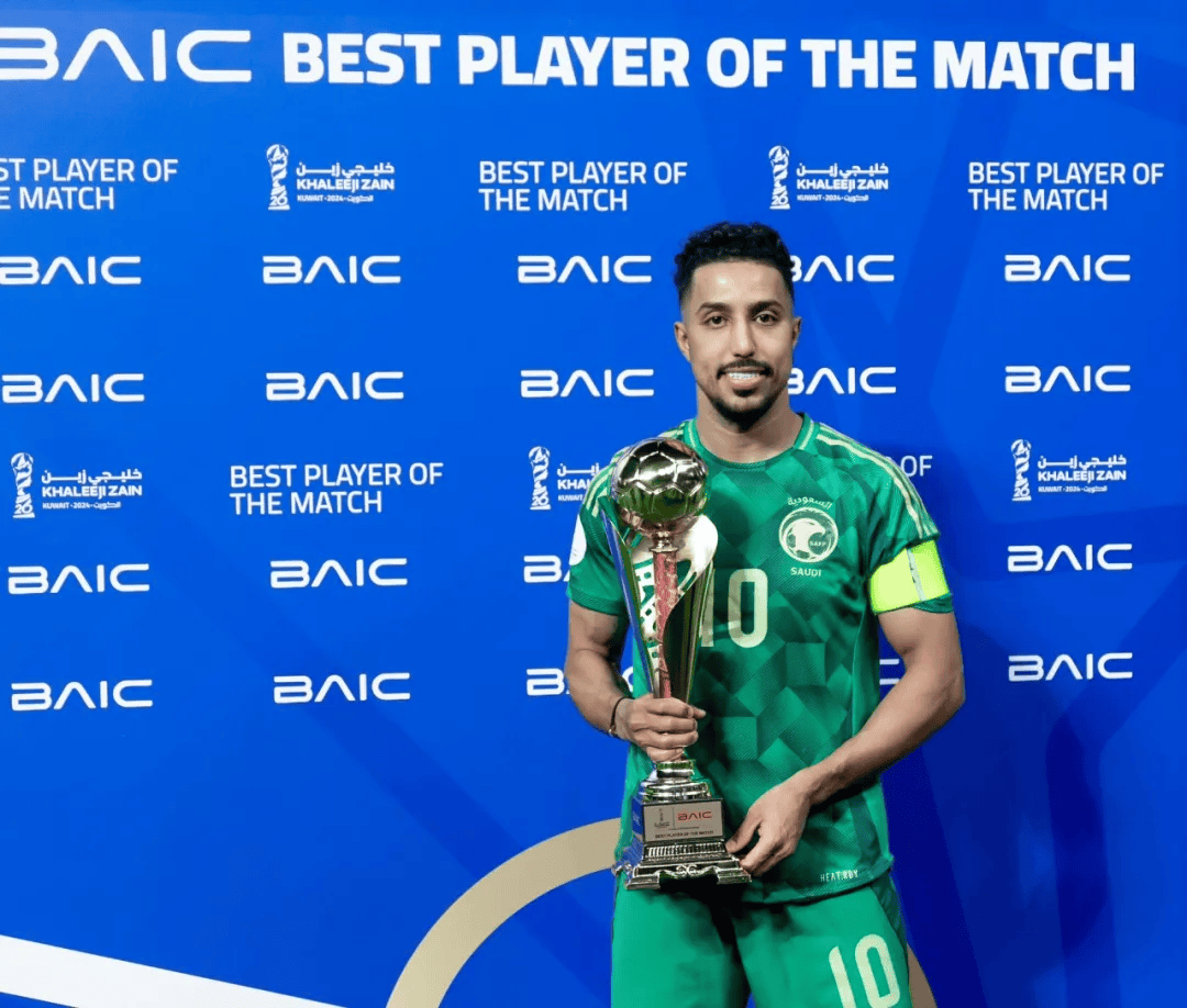 沙特队长在亚洲赛场上大放异彩，斩获个人三连冠的简单介绍