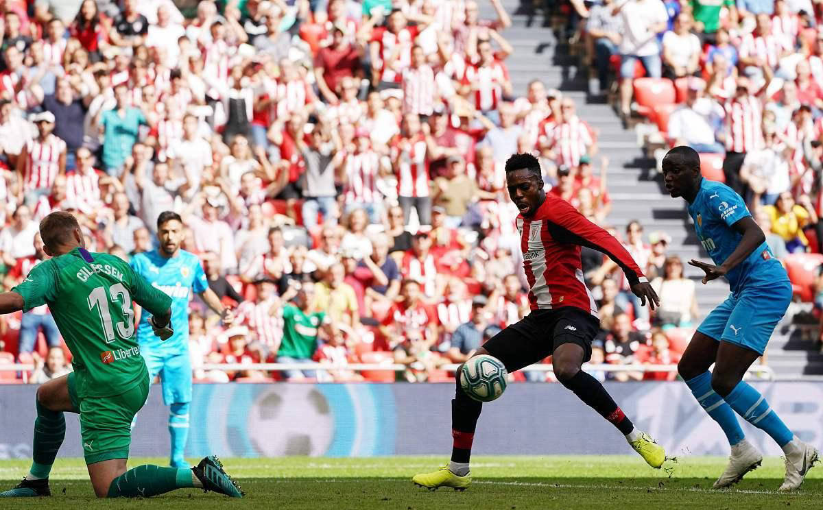 关于阿贾克斯主场完胜热刺，小组出线在望的信息