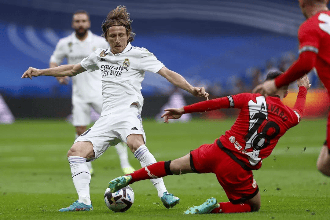 开云体育官方网站-皇马主场不敌对手，遭遇意外失利