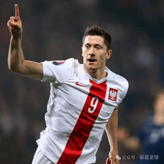 开云体育入口-足球明星表现抢眼，赛场上掀起风波的简单介绍