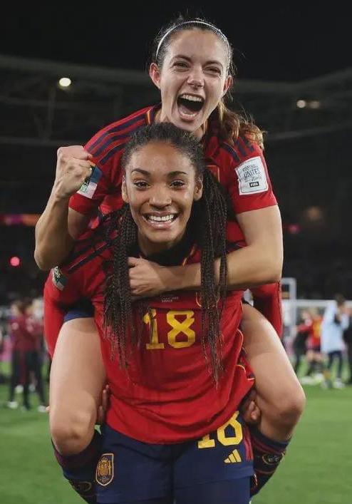 包含加拿大女足表现抢眼，成功晋级的词条