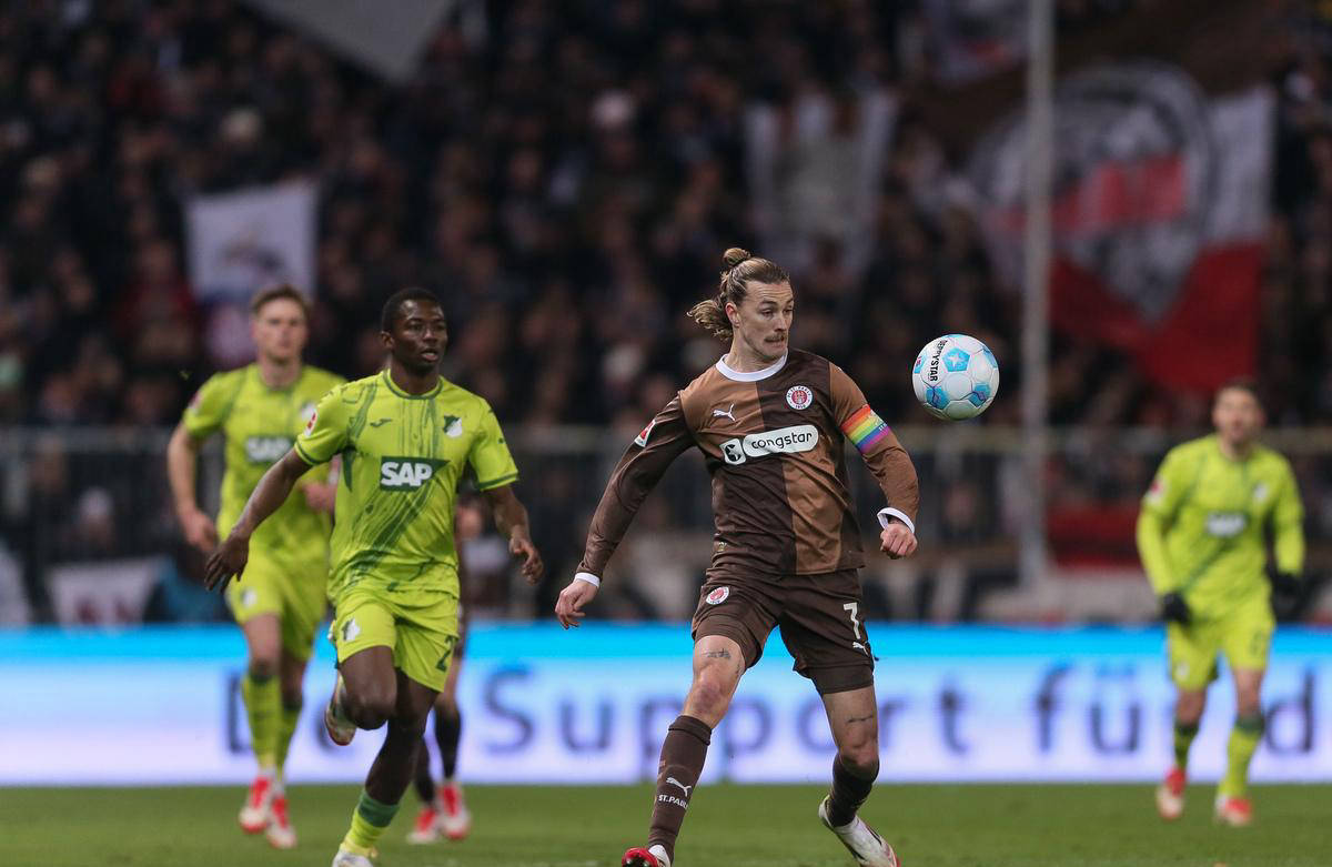 开云体育官网-勒沃库森球员意外受伤，状态受到困扰？