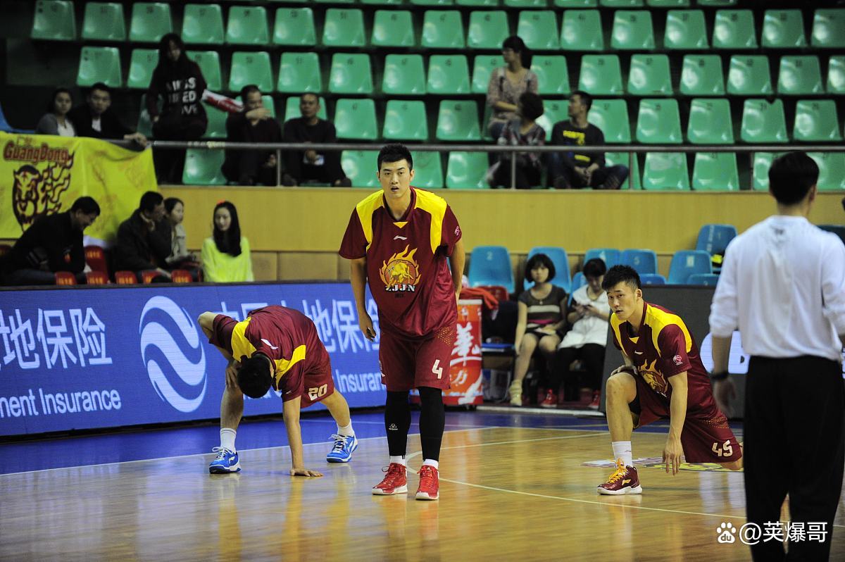 包含CBA球队全新战术大揭秘，教练组布局大不同的词条