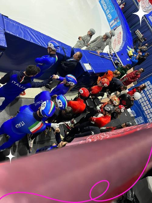 包含短道速滑赛场推陈出新，选手们展现实力的词条