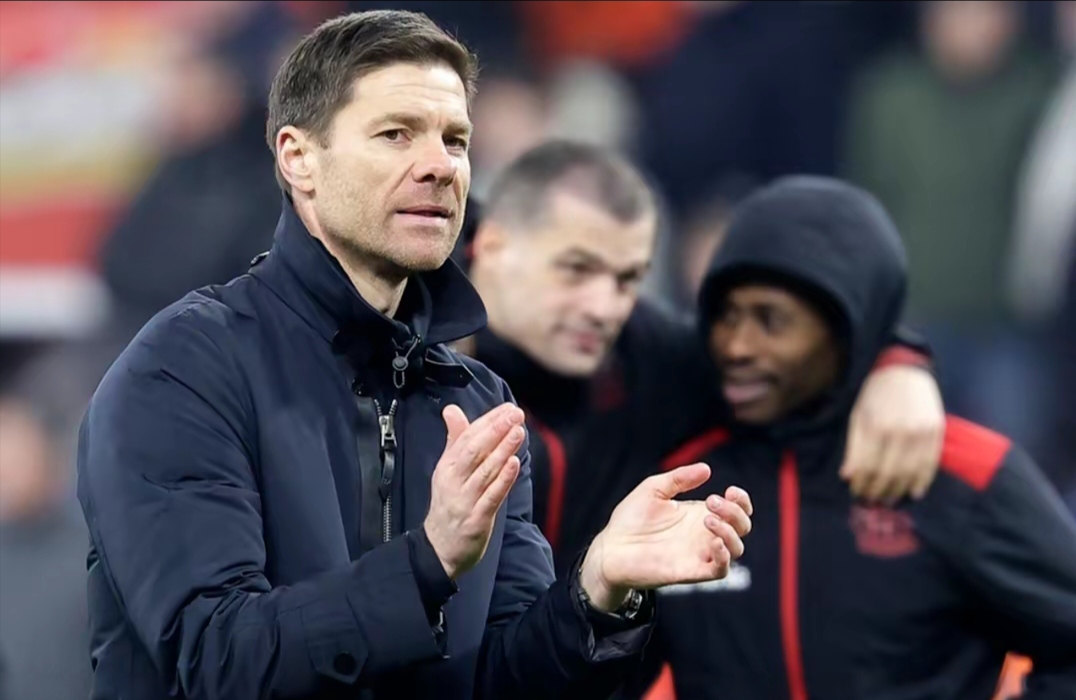 包含勒沃库森足球队摆脱困境，迎来转机的词条