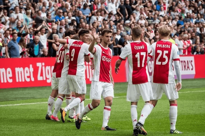 关于阿贾克斯队取得连胜，展现实力的信息