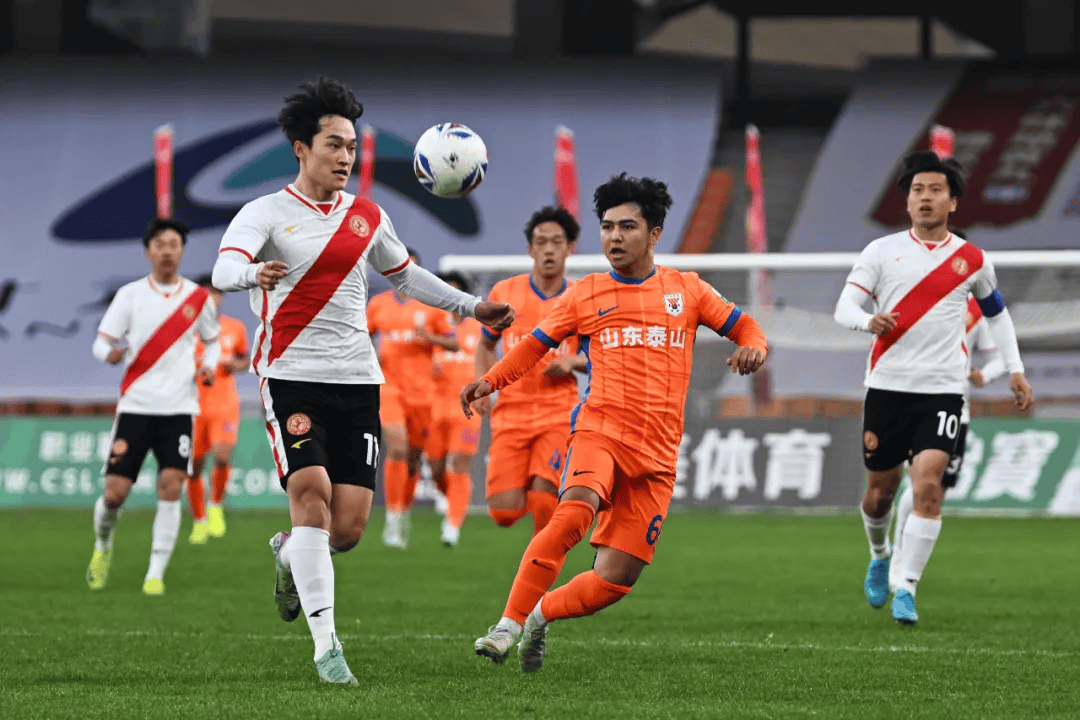 竞技水平高涨，球队锋芒毕露晋级足球赛八强的简单介绍