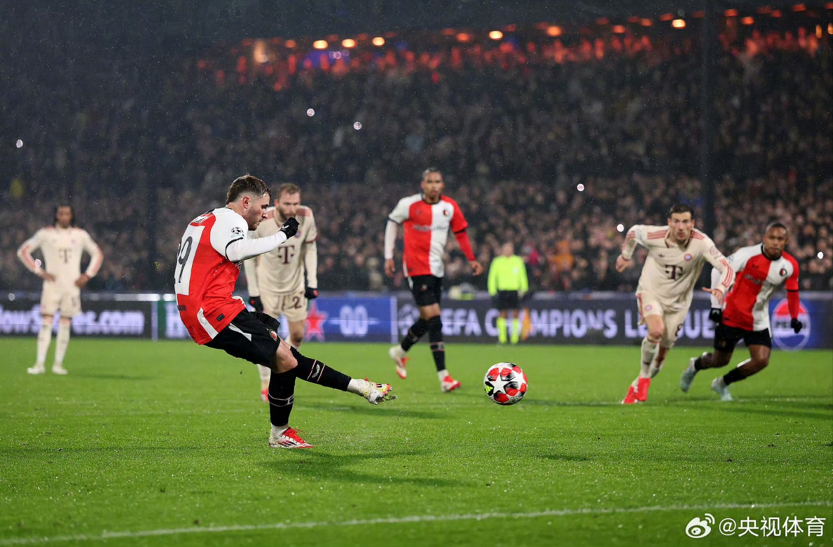 包含曼城在中超中登顶拜仁，热议不断的词条