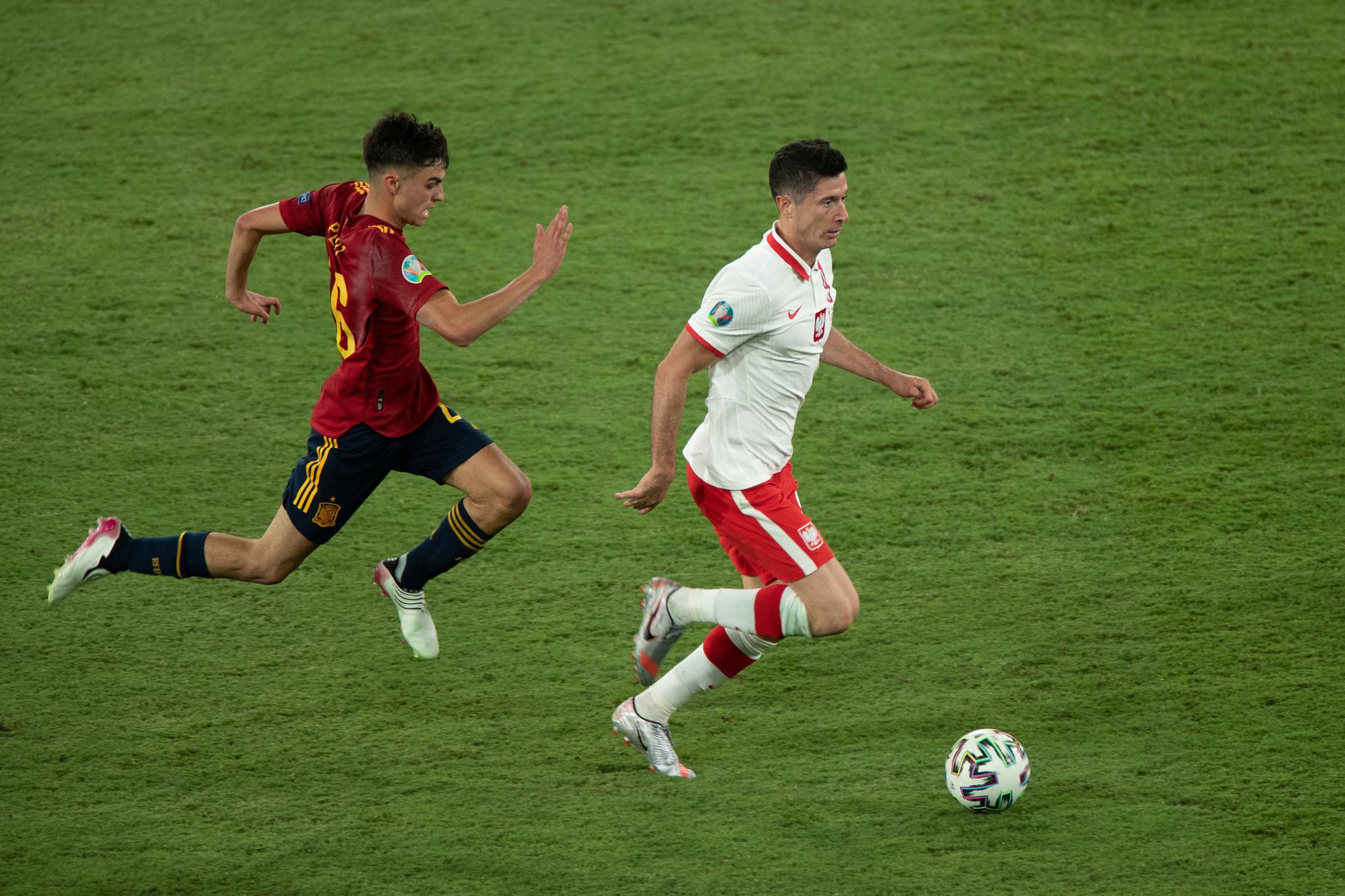 西班牙主场惨败波兰，遭遇挑战