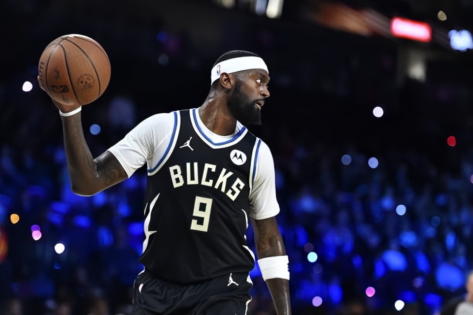 雄鹿球星表现出色，带领球队获胜