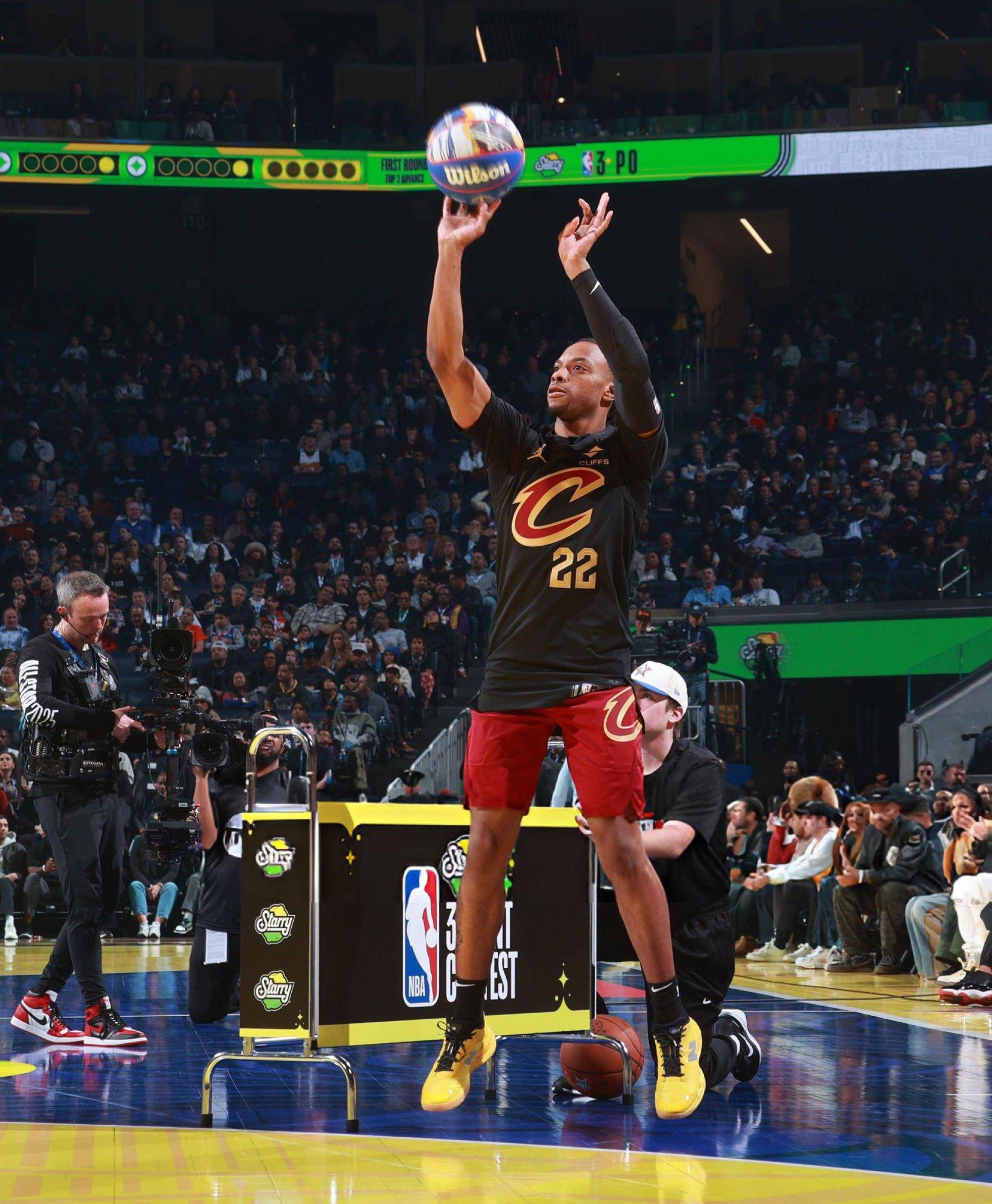 包含南韩男篮血洗独行侠，利拉德三分雨点燃全场的词条