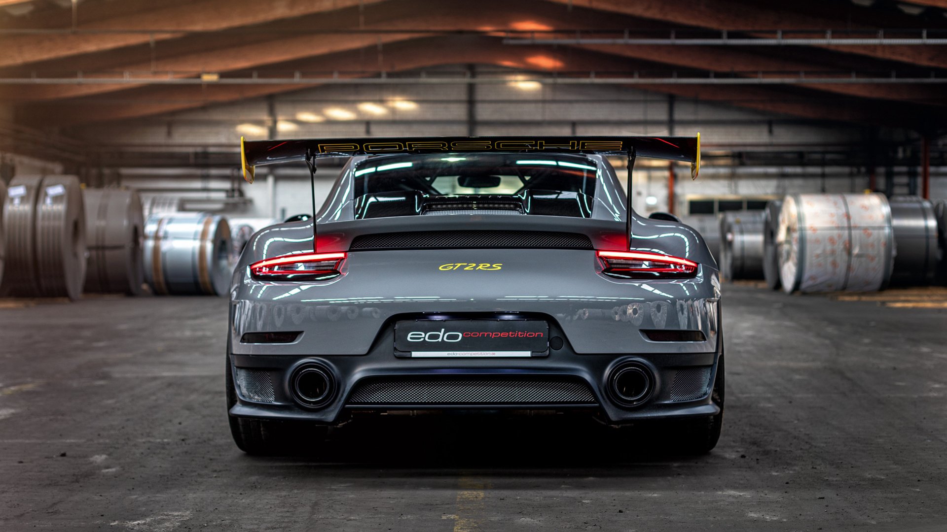 绿茵与赛道的双重奏，巴萨碾压马赛，富安健洋在F1年度争冠接管比赛