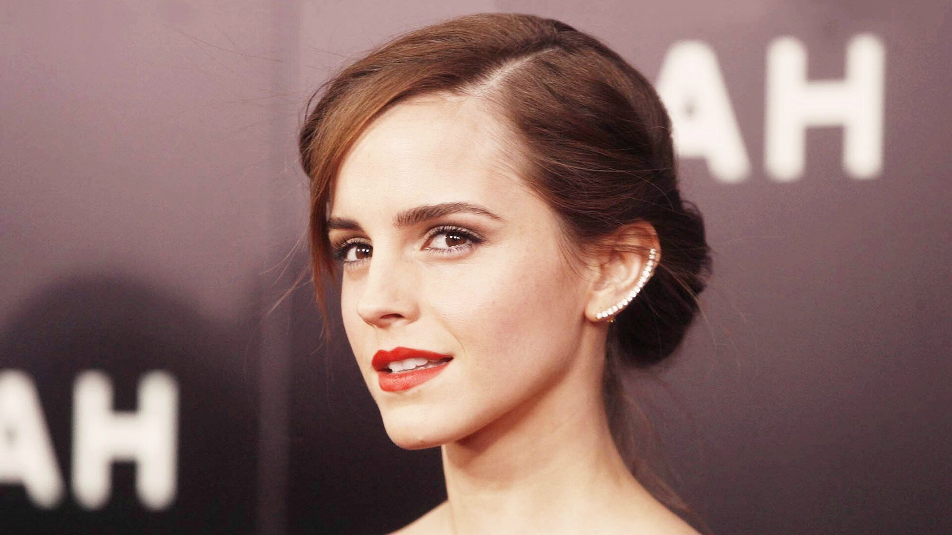 豪门悲欢不相通，德甲争冠白热化，利物浦险胜诠释足球戏剧